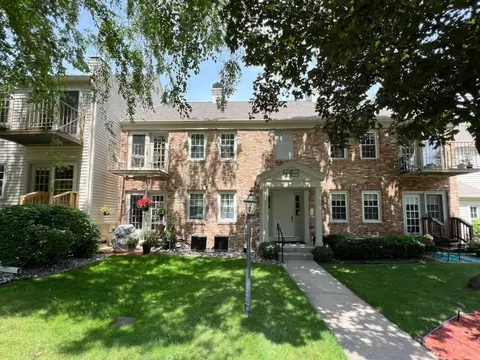 6812 Old Sauk Ct, Madison, WI 53717