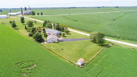 323 Edison Rd, Hazel Green, WI 53811