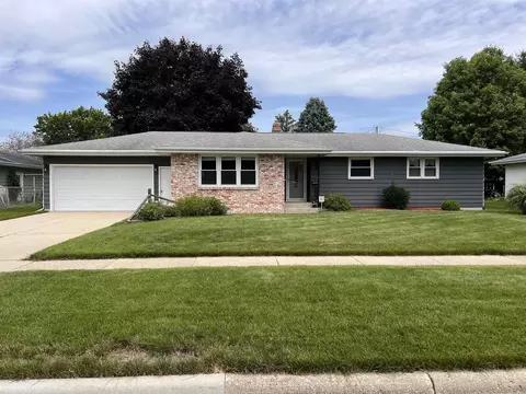 2611 Rutledge Ave, Janesville, WI 53545