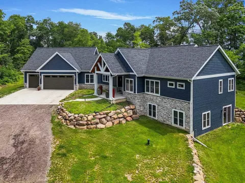 8772 Breezeway Dr, Mazomanie, WI 53560