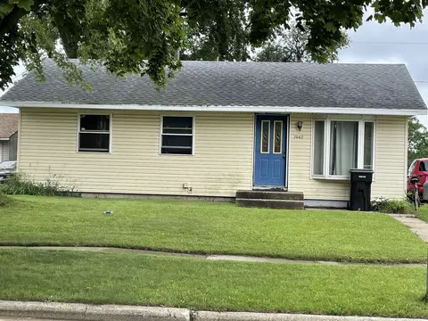 2042 Meridith Dr, Beloit, WI 53511