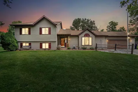 215 Hillside Ter, Poynette, WI 53955