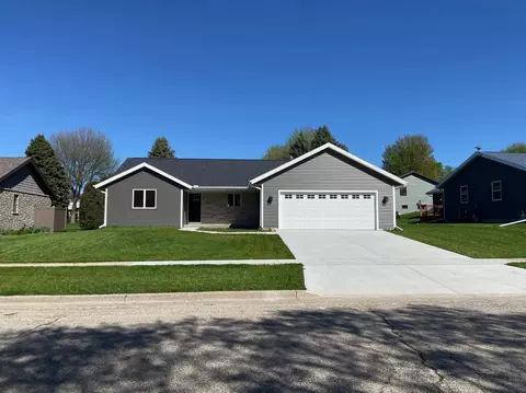 1527 S Walnut St, Janesville, WI 53546