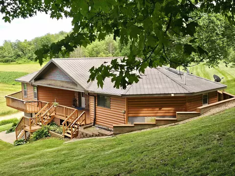27427 Barnett Ln, Lone Rock, WI 53556