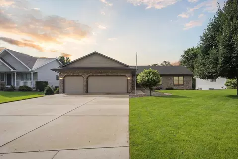 926 Bedford Dr, Janesville, WI 53546