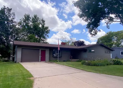 307 Moundview St, Cobb, WI 53526