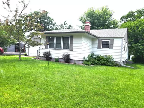 660 S James St, Richland Center, WI 53581