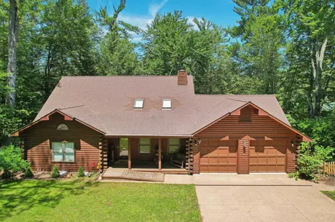 215 Alcan Dr, Baraboo, WI 53913