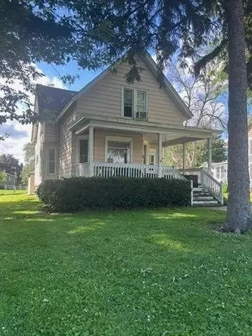 207 Mill St, Fox Lake, WI 53933