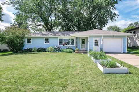 129 West St, Dane, WI 53529