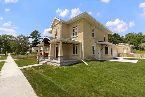 805 W Conant St, Portage, WI 53901