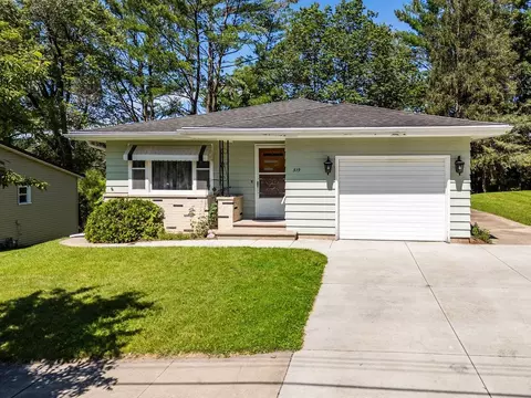 519 Center St, Wonewoc, WI 53968