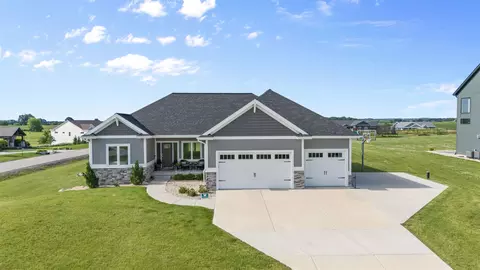 1619 Fissure Trl, Columbus, WI 53925