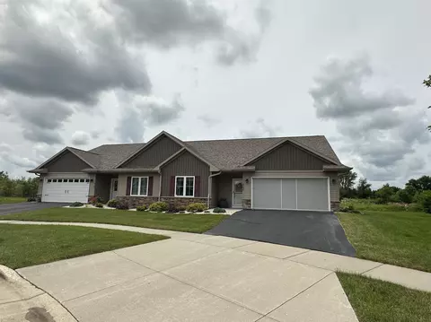 3106 S Blue Jay Ct, Beloit, WI 53511