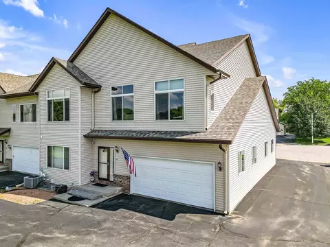 736 Cherokee Path, Lake Mills, WI 53551