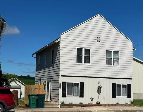 108 S Main St, Farmersburg, IA 52047