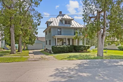 105 S 7th St, Mount Horeb, WI 53572