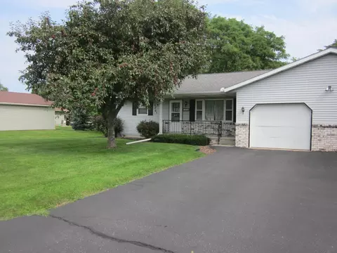 1205 9th St #5, Baraboo, WI 53913