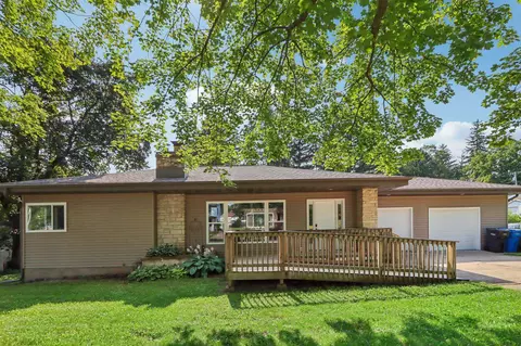 210 Center Ave, Mount Horeb, WI 53572