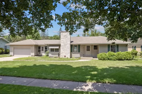 925 6th St, Reedsburg, WI 53959