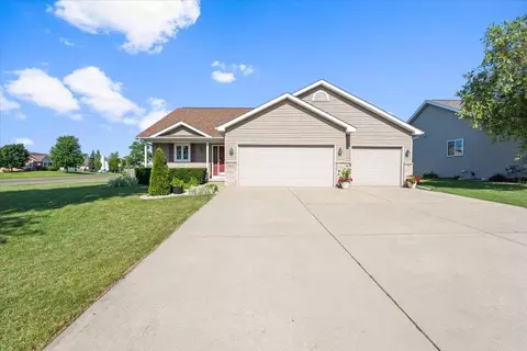 102 Kelvington Dr, Sun Prairie, WI 53590