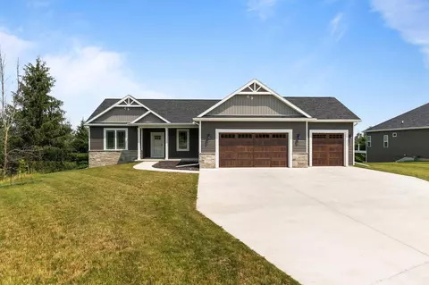 393 Drumlin Loop, Ripon, WI 54971 photo 1