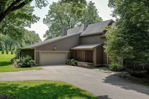2138 Vintage Dr, Fitchburg, WI 53575