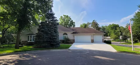 900 Highland Ct, Prairie Du Sac, WI 53578