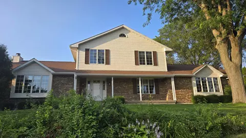717 Carleton Dr, Lancaster, WI 53813