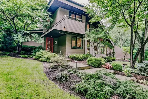 2 Apple Hill Cir, Madison, WI 53717
