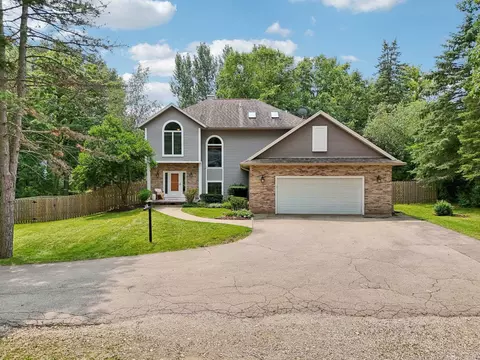 w9015 Lakeview Drive, Cambridge, WI 53523