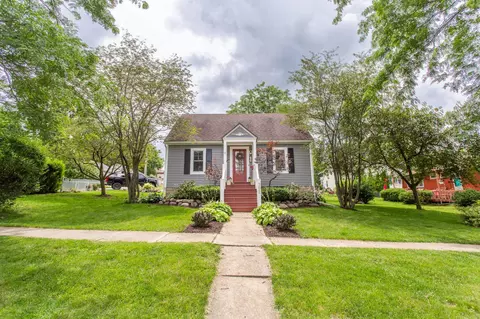 303 E Garfield St, Mount Horeb, WI 53572