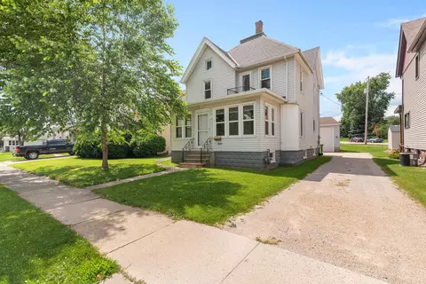 1122 N Spring St, Beaver Dam, WI 53916