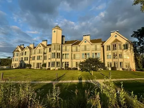 5379 Mariners Cove Dr #507, Madison, WI 53704