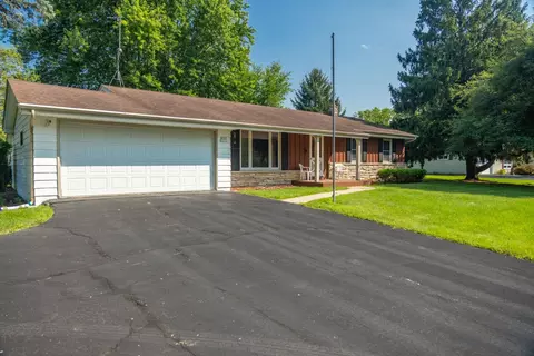 w395n5892 Laketon Ave, Oconomowoc, WI 53066