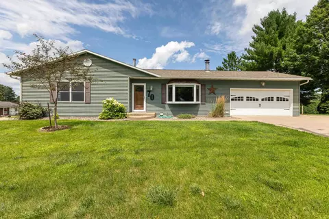 70 Ridge Ave, Platteville, WI 53818