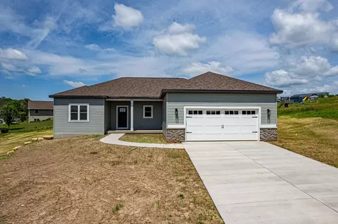 404 Creekview Cir, Dodgeville, WI 53533