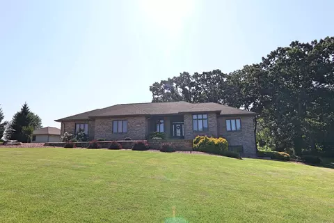 8258 N Ridge Trl, Milton, WI 53563