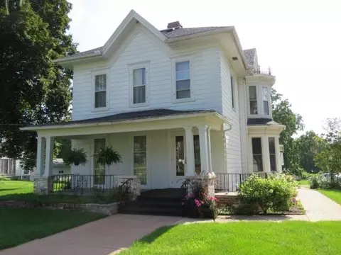 312 S College Ave, Fox Lake, WI 53933