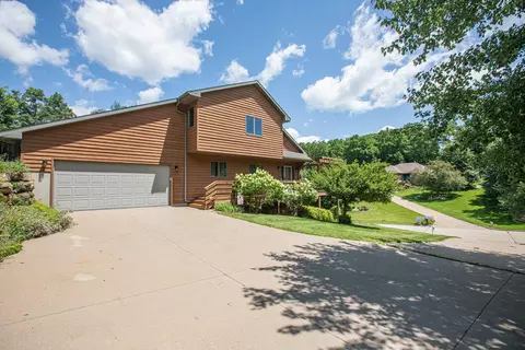 655 Pyrite Rd, Platteville, WI 53818