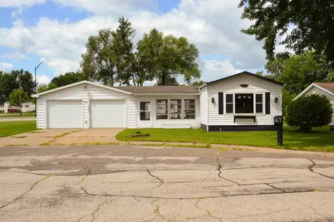 1537 S 12th St, Prairie Du Chien, WI 53821