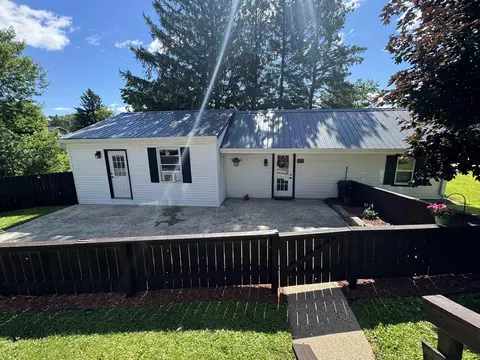 620 Union St, Mineral Point, WI 53565