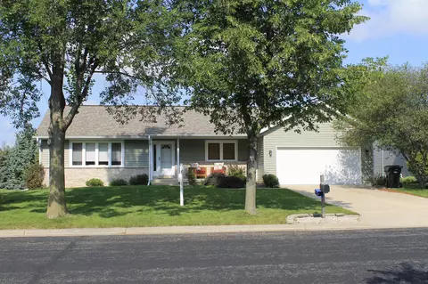 606 Tanglewood Dr, Deforest, WI 53532