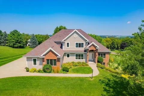 7356 Summit Ridge Rd, Middleton, WI 53562