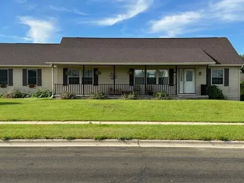 597 Pauquette Pines Ln, Poynette, WI 53955