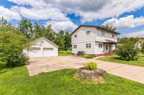 415 Galena Rd, Janesville, WI 53548