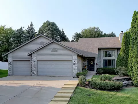 5776 Ivanhoe Cir, Fitchburg, WI 53711