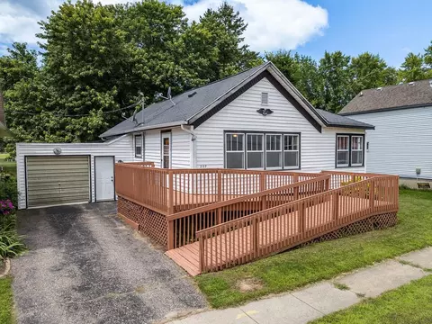 209 West St, Wonewoc, WI 53968