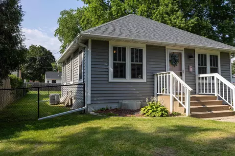 415 6th St, Baraboo, WI 53913