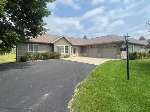 601 Viking View Dr #7, Reedsburg, WI 53959